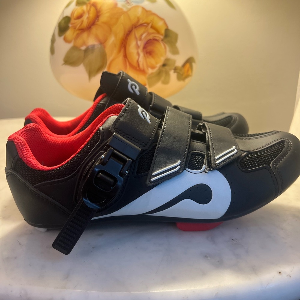 Official Peloton Indoor Cycling Shoes w/ Cleats | Size EU 39 | US M7 | US  W9